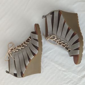 Dr. Martens Mona Heel Wedge